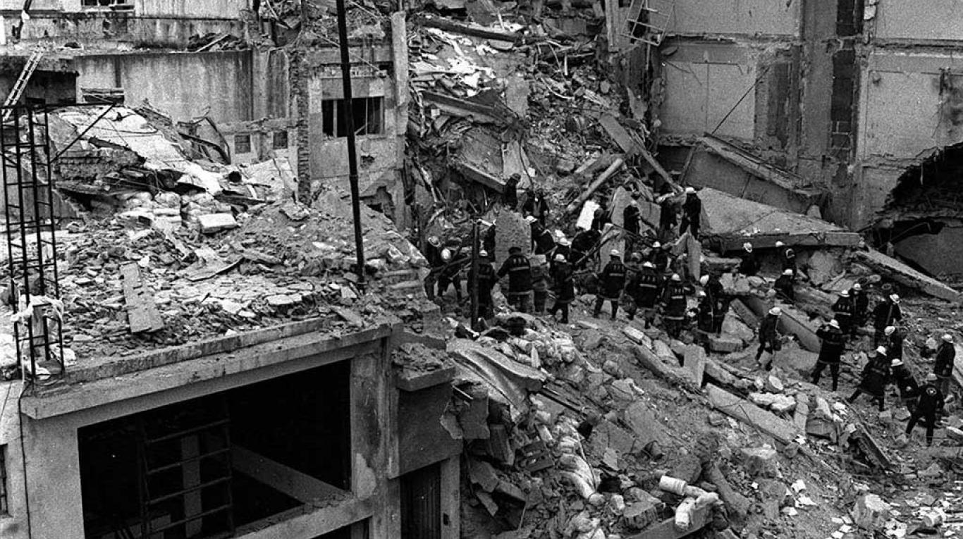 הריסות הפיגוע בקהילה היהודית בבואנוס איירס, 18.7.1994